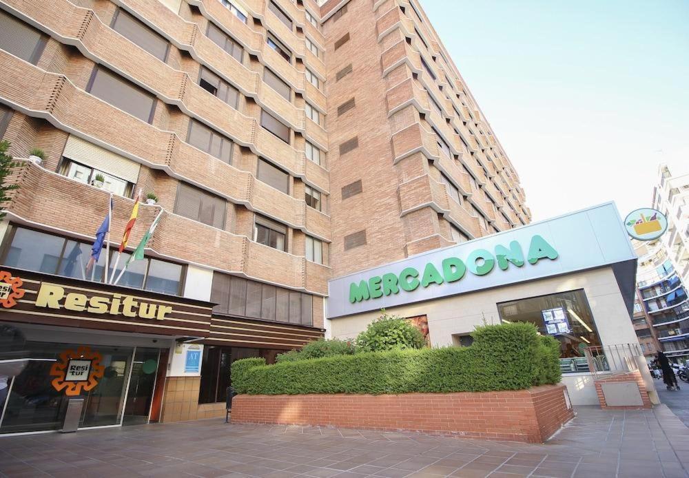 Triana In Hotel 24H Sewilla Zewnętrze zdjęcie
